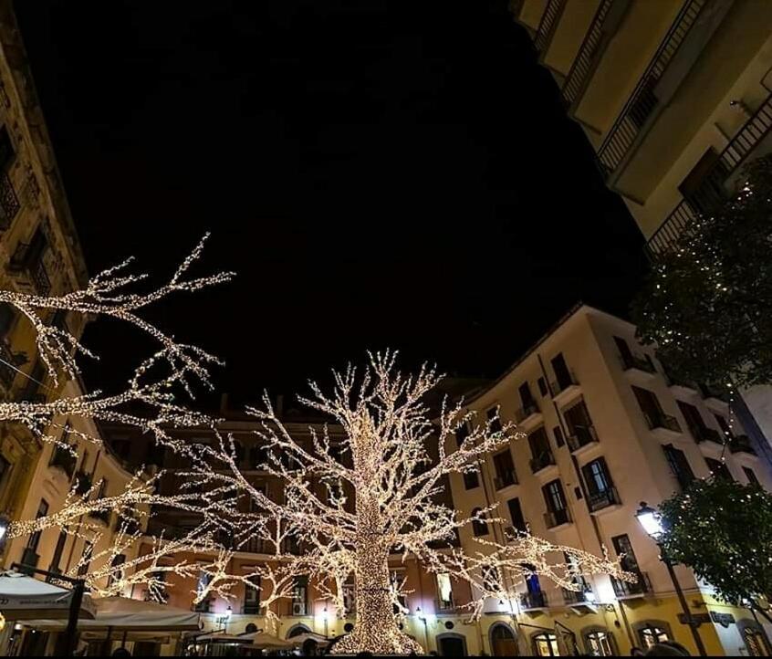 サレルノ Oasi Al Centro Con Parcheggio Bed & Breakfast エクステリア 写真