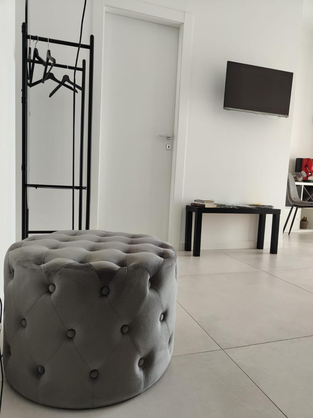 サレルノ Oasi Al Centro Con Parcheggio Bed & Breakfast エクステリア 写真